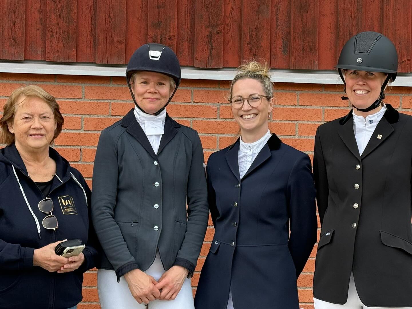 I helgen var vårt DIV I lag iväg till Bromma Ridklubb för att starta andra omgången av allsvenskan!

Tre fina ritter gjordes av @pysanna @karincollin & Elin Werell! Bra jobbat 🙌🏼

#wenngarnsryttarforening